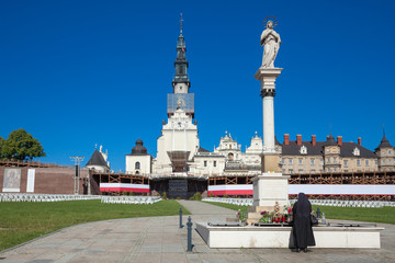Fototapeta na wymiar Nun prays over the monument