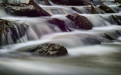 Fototapeta na wymiar Natur Pur - Wasserfall
