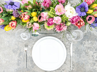 Spring flowers table place setting floral decoration