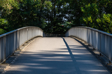 Menschenleere Brücke