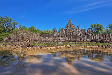 Fototapeta na wymiar The beautiful of Bayon temple,landmark of siem reap, cambodia.