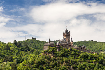 Fototapeta na wymiar Imperial castle of Cochem above the river Moselle