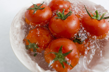 水の中のトマト