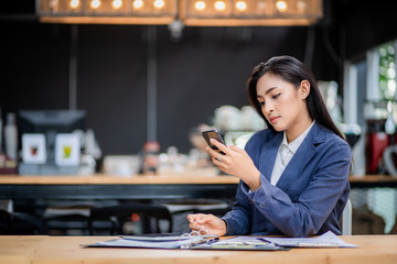 looking, laptop, executive, desk, office, person, women, sitting, portrait, computer, people, attractive, business, businesswoman, female, happy, young, woman, professional, adult, smiling, corporate,