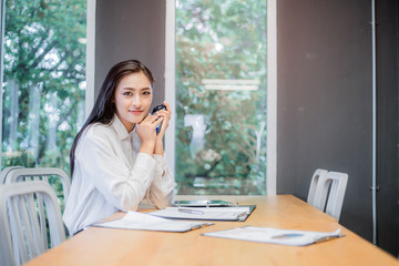 looking, laptop, executive, desk, office, person, women, sitting, portrait, computer, people, attractive, business, businesswoman, female, happy, young, woman, professional, adult, smiling, corporate,