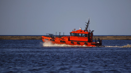 Fototapeta premium Tug in the port channel