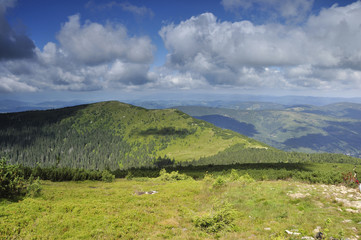 Fototapeta na wymiar Panorama z Babiej Góry na Małą Baią Górę i Przełęcz Brona