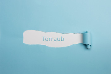 Schrift Torraub auf gerissenen Papier