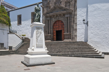 Fototapeta na wymiar Kirchen Vorplatz Kloster Santo Domingo
