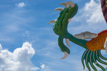  Chinese dragon statue