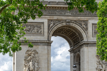 building in paris - Arc de Triomphe