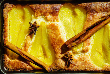 cake with pear and cinnamon