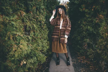 Afwasbaar Fotobehang Gypsy vrouw in stijlvolle kleding