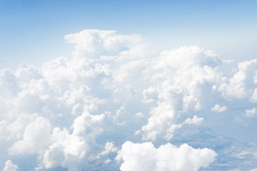 Naklejka premium Skyline View above the Clouds from Airplane