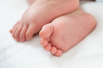 Obraz na płótnie Canvas Close up of baby foot