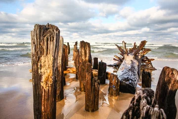 Photo sur Plexiglas Jetée Worn and weathered Lake Michigan wooden piers in the sunlight