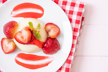 yogurt pudding with fresh strawberries