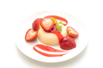 yogurt pudding with fresh strawberries