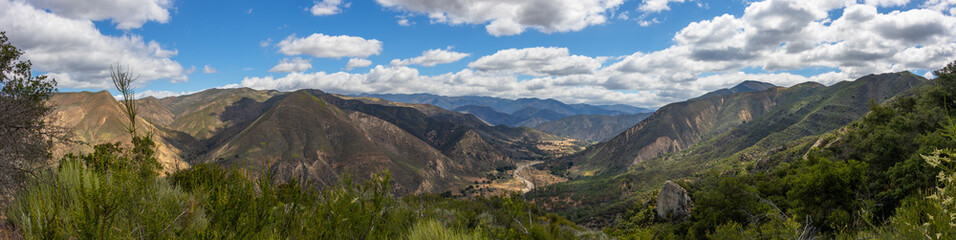 Fototapeta na wymiar Panoramic view from Hurricane Deck Trail in Los Padres National Forest