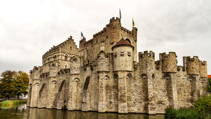 Fototapeta na wymiar Die Burg Gravensteen in Gent ist die Burg der Grafen von Flandern, Wasserburgen Belgien