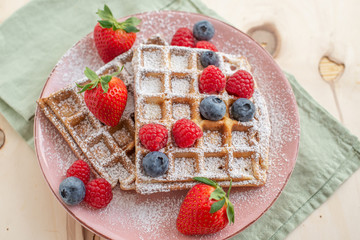 Waffeln mit Beeren