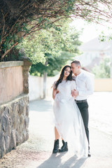Naklejka premium A young, sympathetic couple walks through the streets of the city.