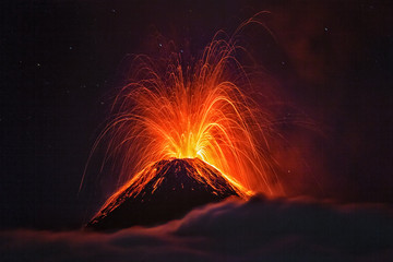 El Volcán de Fuego, Guatemala, 21.04.2018 - obrazy, fototapety, plakaty