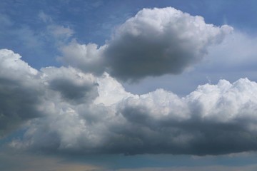 Obraz premium Blue sky with big shape cumulus cloud in the evening. Soft focus. Low key.