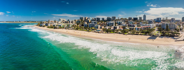 Naklejka premium Aerial panoramic image of ocean waves on a Kings beach, Caloundra, Australia