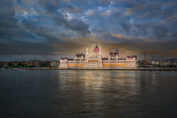 Obraz premium Parliament building in Budapest, Hungary (HDR process)
