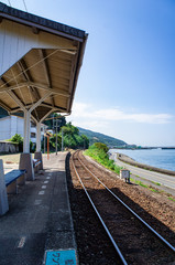 Fototapeta na wymiar 海に一番近い駅の下灘駅線路