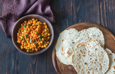 Bowl of chana masala with flatbread