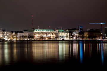 Fototapeta na wymiar Hamburg Alster bei Nacht