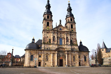 Fototapeta na wymiar Dom St. Salvador zu Fulda mit 2 Glockentürmen 