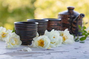Obraz na płótnie Canvas Aromatic and invigorating tea with wild rose.