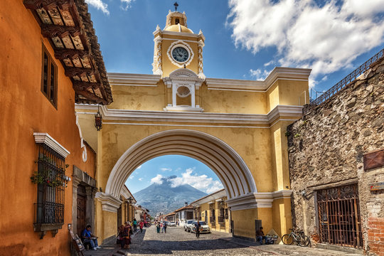 Antigua Guatemala, Arco de Santa Catalina and Volcano Agua