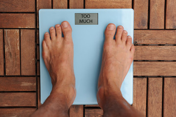 Bilancia per il peso del corpo - dieta e obesita' - con l arrivo dell estate ci si prepara alla...