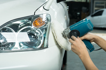 Car detailing series: Polishing white car fender