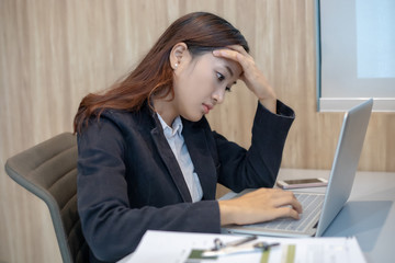 Asian businesswoman serious about the  work hard done until the headache