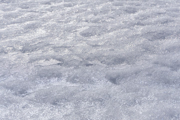 Obraz premium Natural winter background with snow drifts and falling snow .