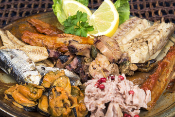 Fischteller mit Salat