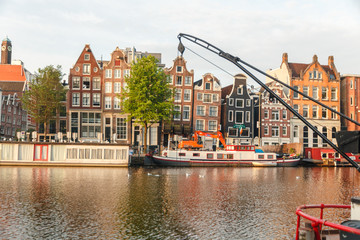 Fototapeta premium sunrise on the streets and canals of amsterdam