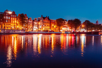 Naklejka premium Evening building on the streets and amsterdam channels with illumination