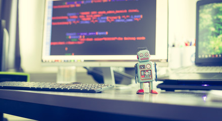 Chatbot / Socialbot / Künstliche Intelligenz / Algorithmen: Blechroboter als Metapher