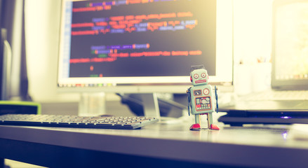 Chatbot / Socialbot / Künstliche Intelligenz / Algorithmen: Blechroboter als Metapher