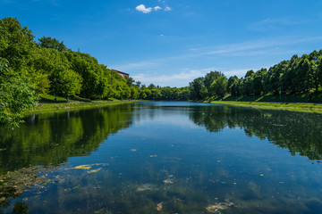 Fototapeta na wymiar Beautiful city pond on a summer day