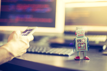 Chatbot / Socialbot / Künstliche Intelligenz / Algorithmen: Blechroboter als Metapher
