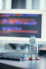 Chatbot / Socialbot / Künstliche Intelligenz / Algorithmen: Blechroboter als Metapher