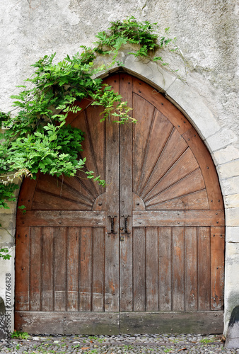 "Holztor in Südtirol - Italien" Stockfotos und lizenzfreie Bilder auf