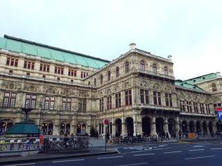 Fototapeta na wymiar Vienna, Austria - December 16, 2017: Vienna State Opera House (Staatsoper)